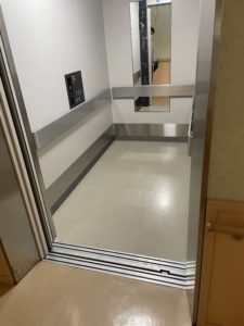 岩名長寿園のエレベーター内イメージ画像